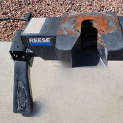 Reese Heavy Duty 16,000# 5th Wheel Hitch With Removable Handle