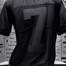 Kaepernick jersey no 7. Men size medium