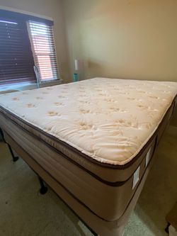 Queen Mattress & Box Spring Set - Noah's Manufacturing Monte Carlo Coffee (Excellent Condition)