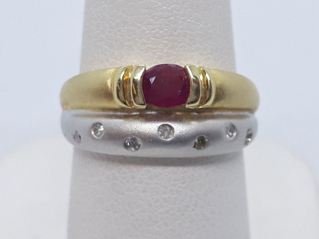14k two tone Ruby and emerald ring 3.4 grams size 6