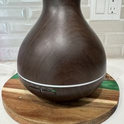 🖤 Essential Oil Diffuser – Brand New in Box