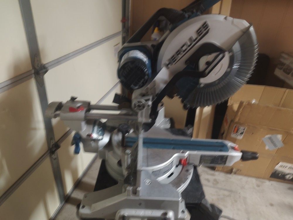 Sliding Compound Miter Saw