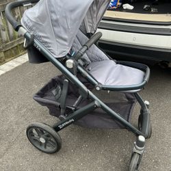 Uppa Baby 2019 Stroller. Amazing Condition