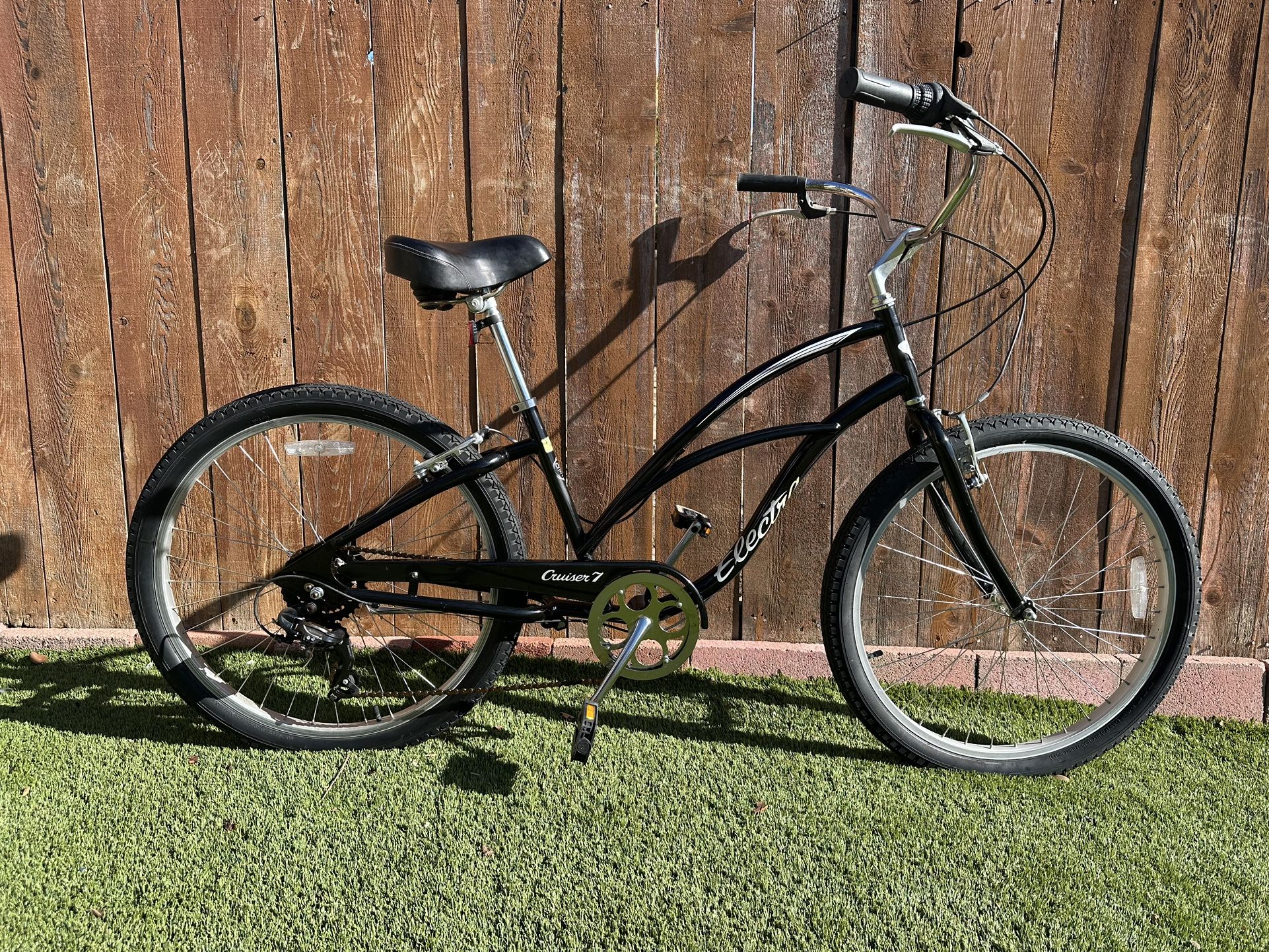 Electra Cruiser 7 26 Women’s Beach Cruiser With 7 Speeds. Gloss Black