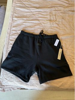 Black essential shorts