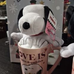 PEANUTS Snoopy Plush in MUG 