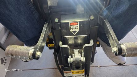 Electric demo machine for flooring in very good condition with only 57 hours of usage.