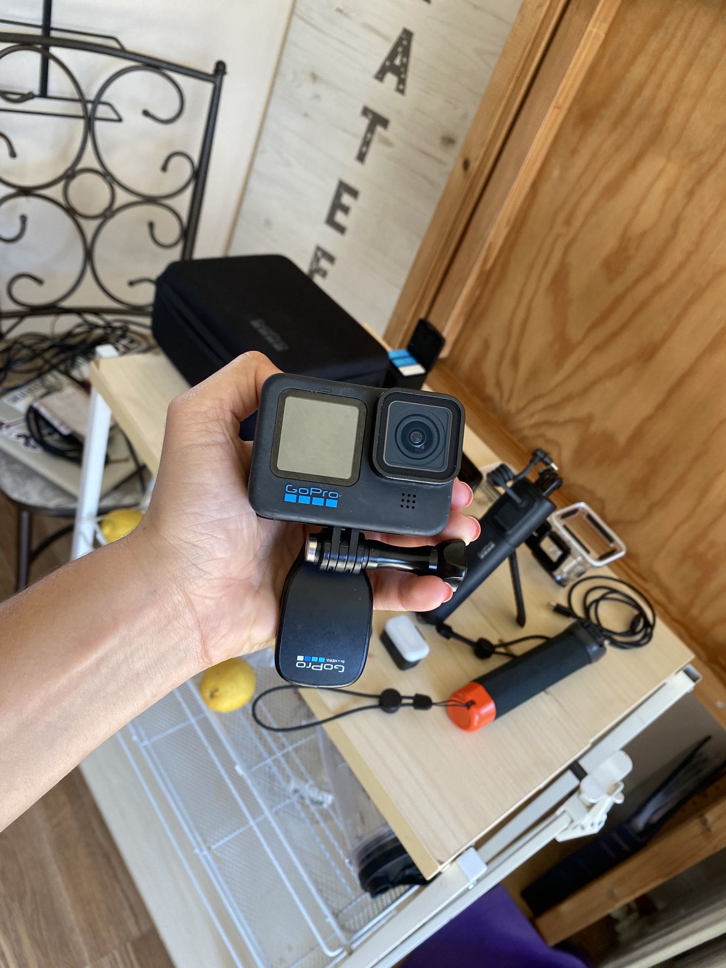 📸 GoPro Hero 11 Black Bundle – Waterproof Case, 4 Batteries, Tripod + More!
