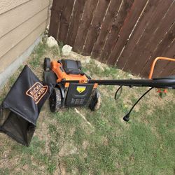 BLACK+DECKER MM2000 13 Amp Corded Mower, 20-Inch

Has been garage kept. Belongs to my sister in law selling for her.  Won't stay on this is Corded may