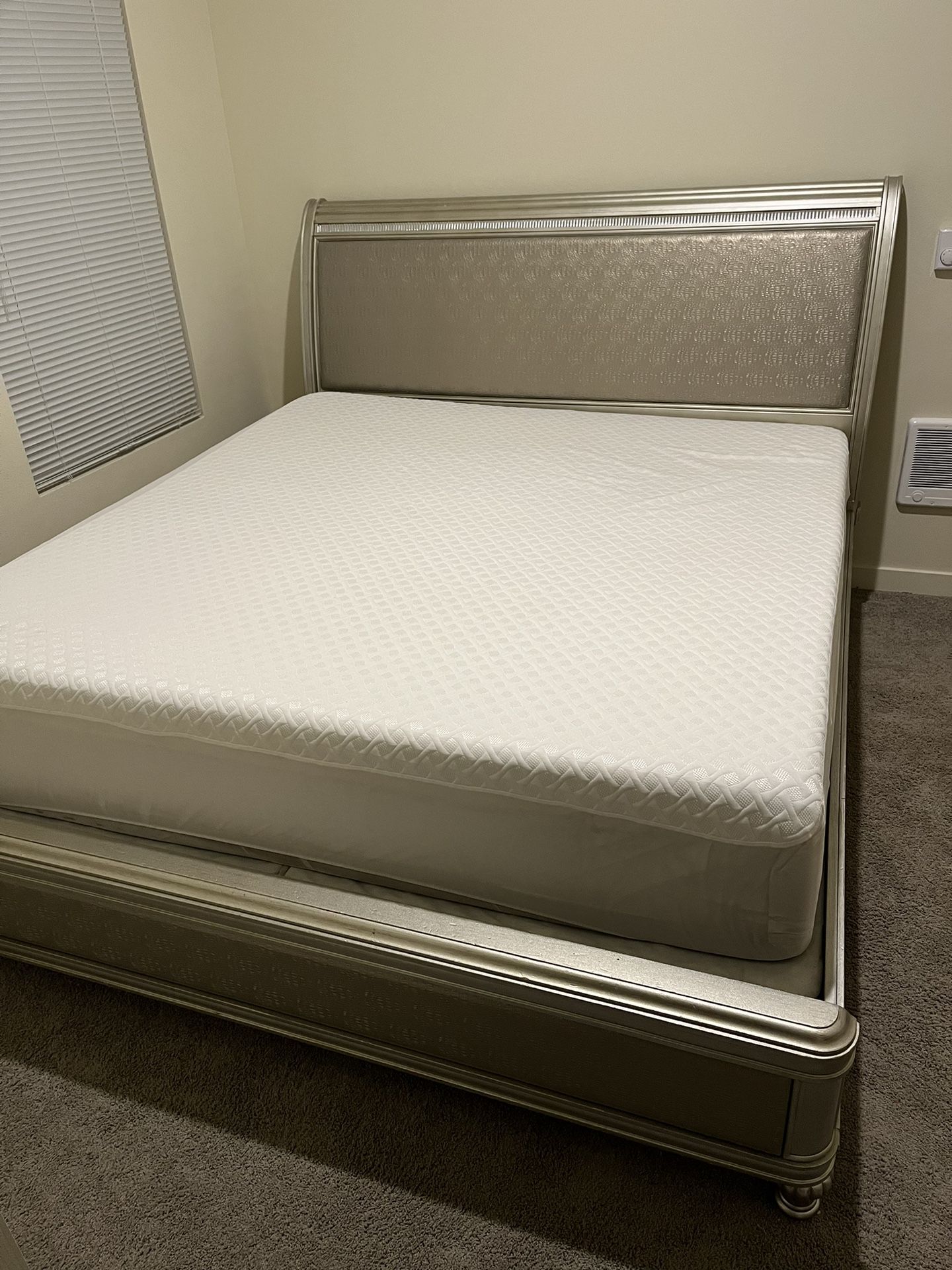 King Size Bed/frame/mattress GREAT CONDITION 