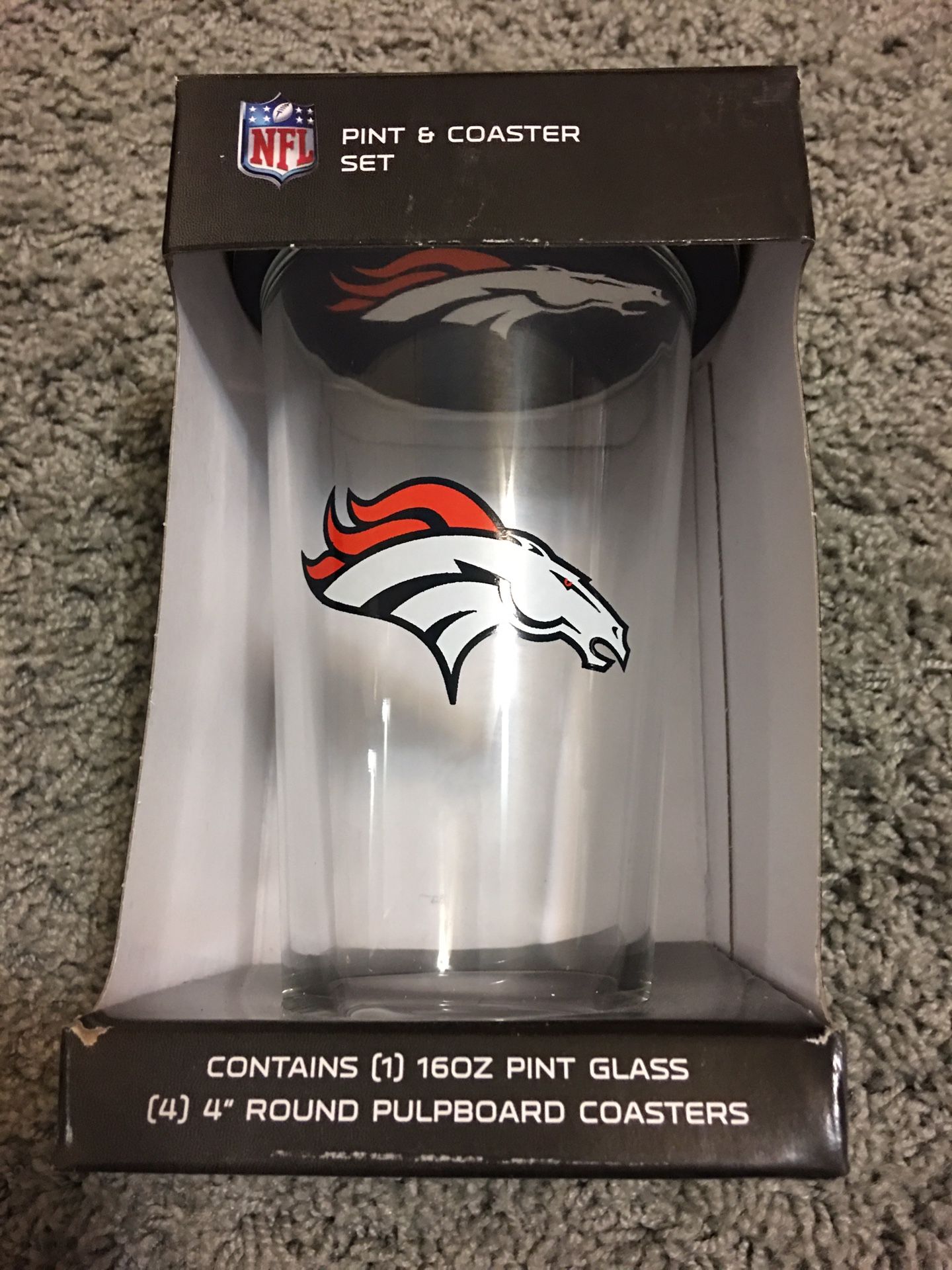 Denver Broncos Pint Glass With 4 Coasters !