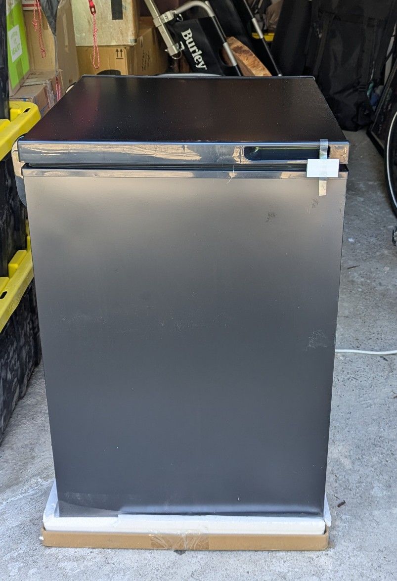 🌟 Brand New 3.5 cu ft Chest Freezer – Never Used! - $100 (West Seattle)
