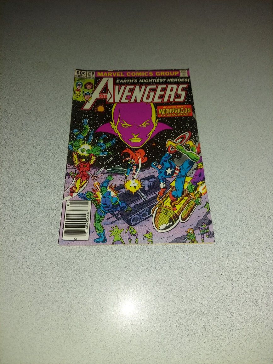 VINTAGE 1982 THE AVENGERS #219 COMIC 