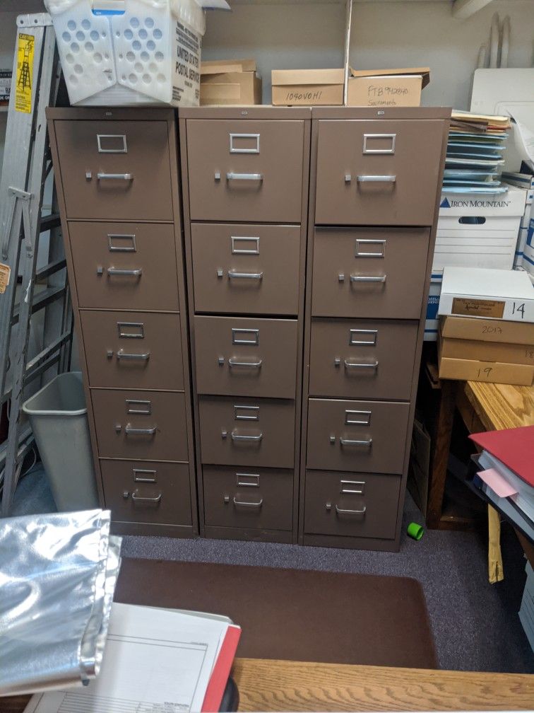 5x Metal File Cabinets