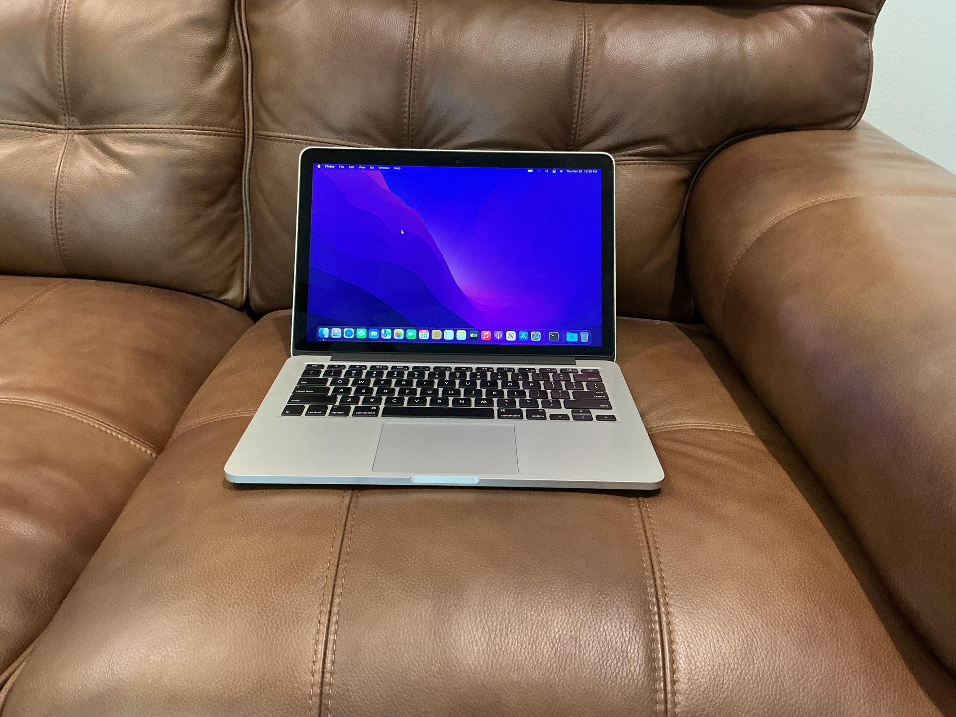 Apple Mac Book Pro 13 inch retina Display SSD Runs Fast BLK Friday