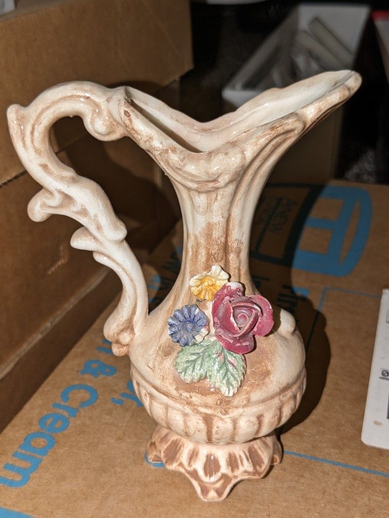 brinn's pgh pa made in taiwan flower vase