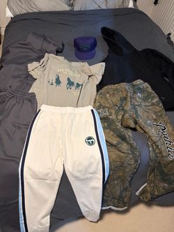 Clothing Lot (Supreme, Raspberry hills…)
