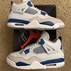 Size 9 (Pre owned, damaged box) - Air jordan 4 retro military blue 