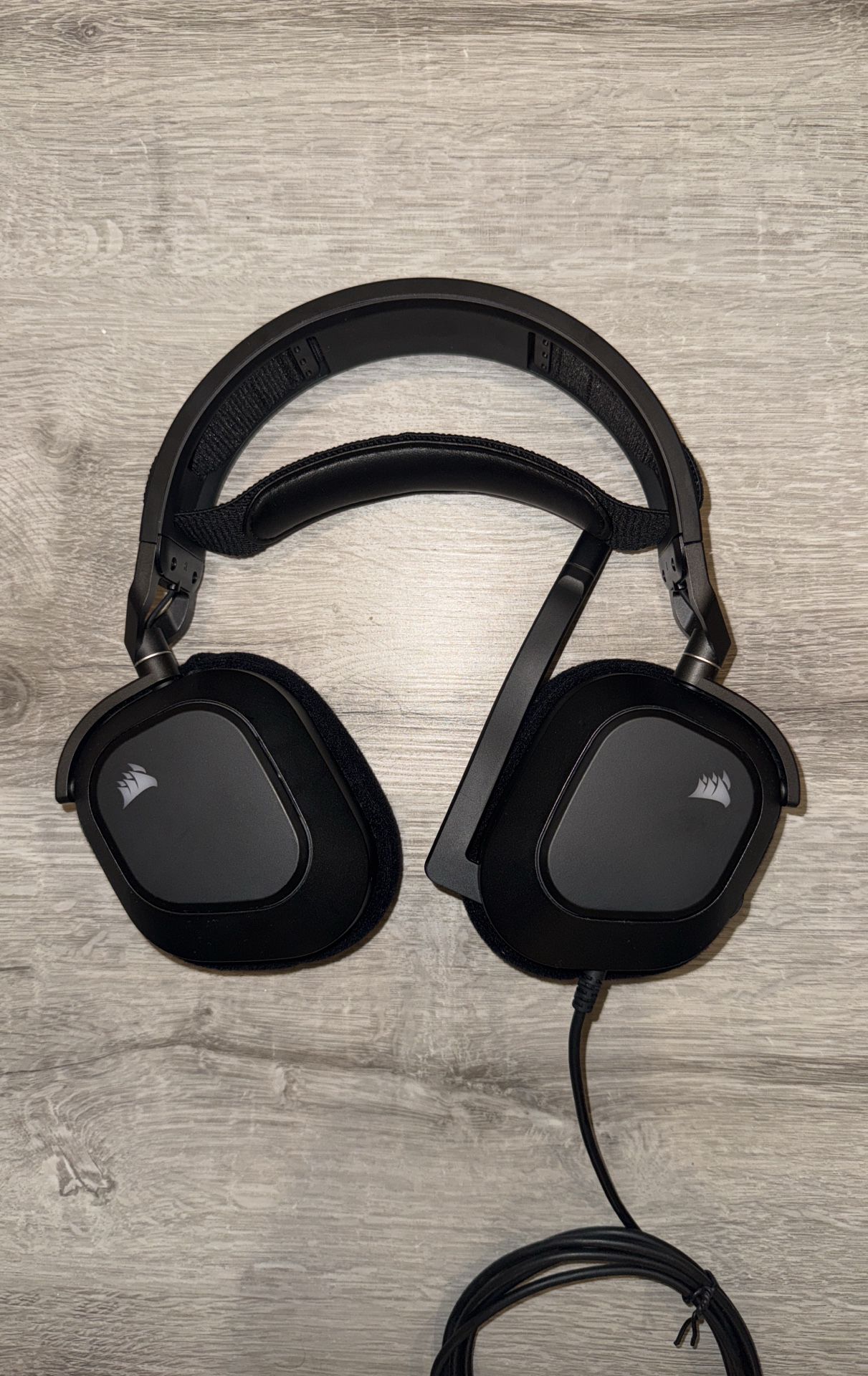 Corsair HS80 RGB USB Black Premium Gaming Headset Dolby Audio 7.1 Surround Sound (Broadcast-Grade-Omni-Directional Microphone, Memory Foam Earpads)