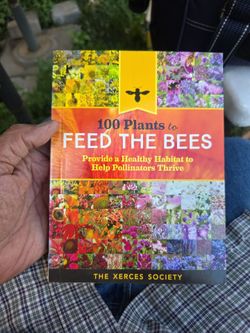 100 Plants to Feed the Bees: Provide a Healthy Habitat to Help Pollinators: like new