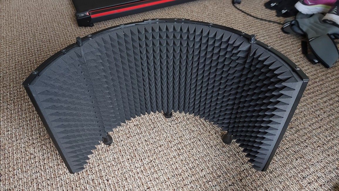 Stage Right Mic Isolation Shield 