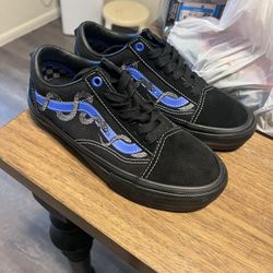 Men’s/boys Size 4.5 Old School Shoes