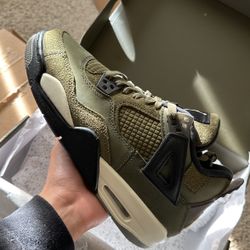 DS Air Jordan 4 Craft "Olive"
