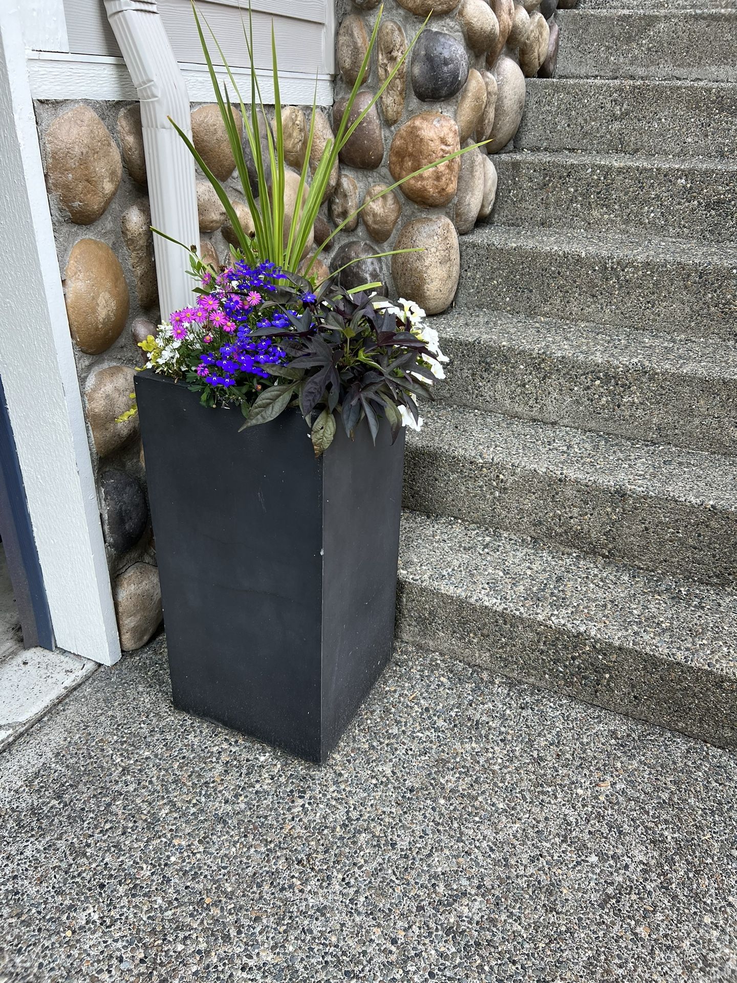 Set Of Concrete Planters for Sale in WA OfferUp