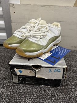 Size 7 - Air Jordan 11 Retro 2001 Low Metallic W