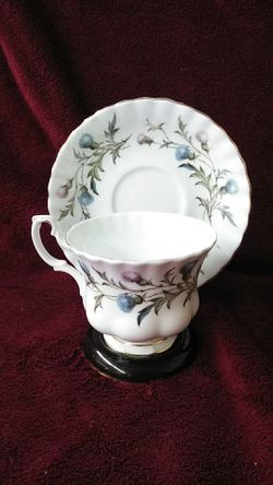 Tea cup & saucer Royal Albert Bone China England brigadoon