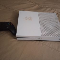 Xbox One S + Controller + Power Cord