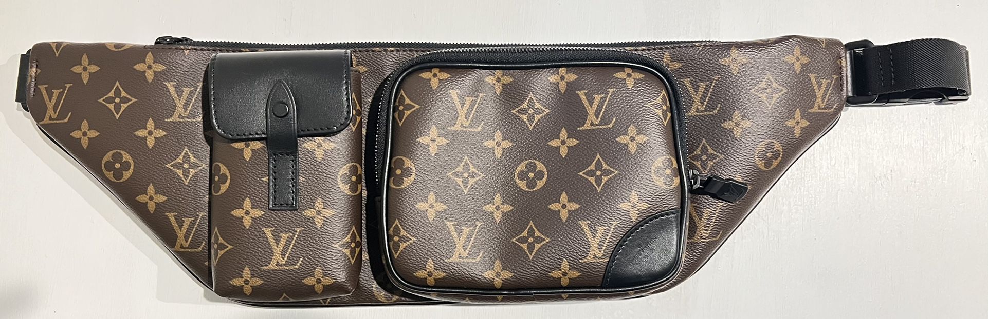 Mens Louis Vuitton  Christopher Bumbag for Sale in Portland, OR
