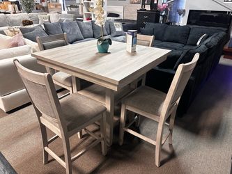 Stunning dining table sets! 🤍📦 Easy Financing!