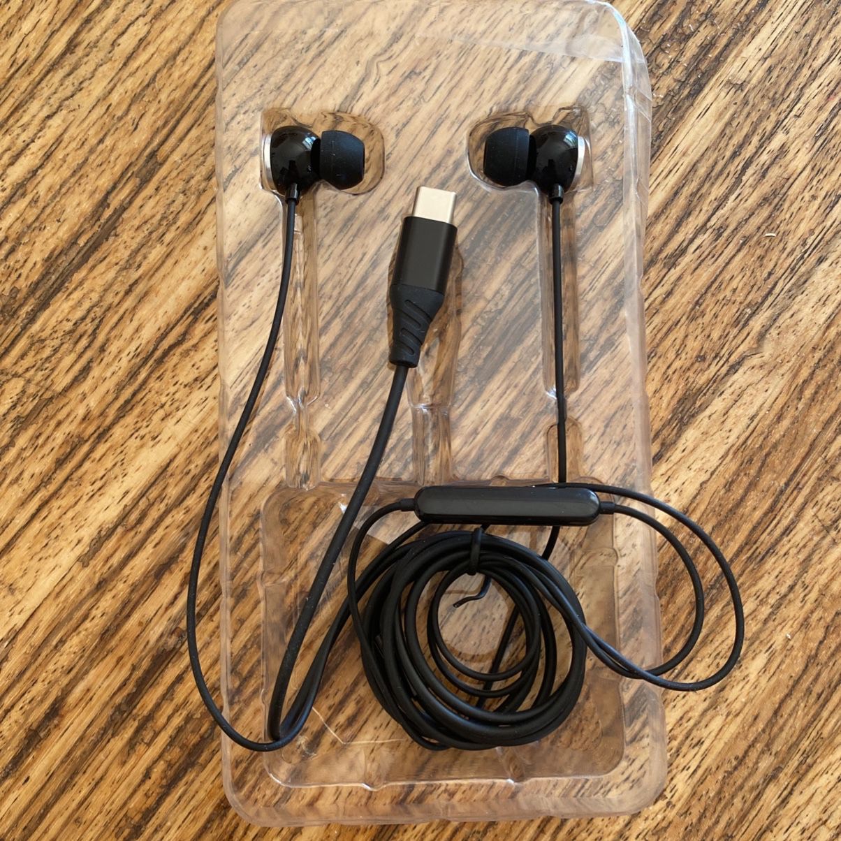 Brookstone dynamic Range earbuds