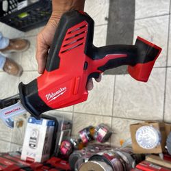 Mikwaukee M18 Hacksaw 