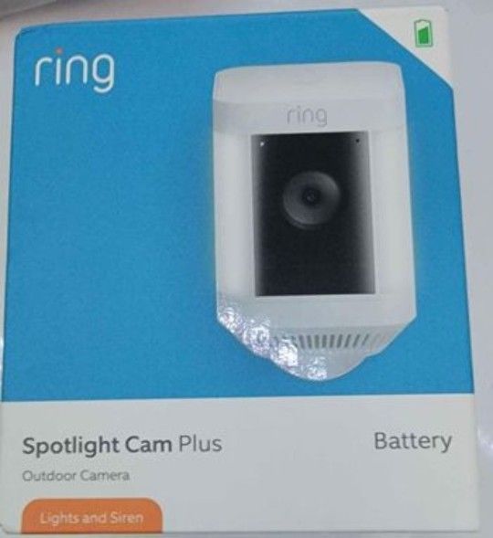 Ring Spotlight Cam Plus (Battery) |  Two-way communication, color night vision and security siren (2