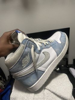 Jordan 1 Hyper Royale