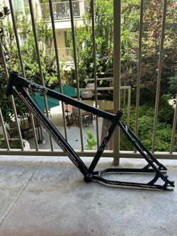C2 27.5 Frame (cracked)