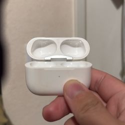 airpods charger (no Earbuds)