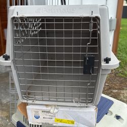 Small Dog Crate/kennl