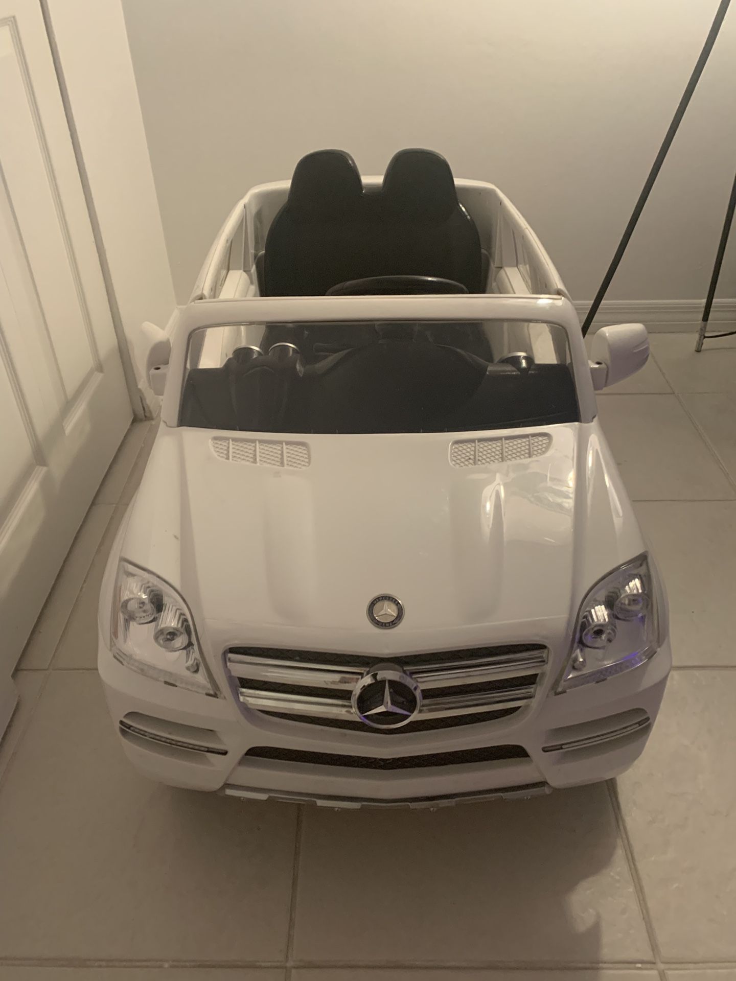 Rollplay Kids’ Ride On 6V MercedesBenz GL 450 SUV White for Sale in