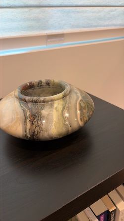 Green peacock marbel vase