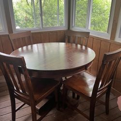 Round Table And 4 Chairs 