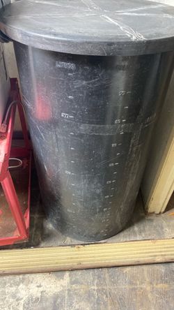 100 gallon water Tank with Lid