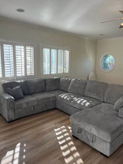 New Sleeper Sectional Couch with USB and Storage! Free Delivery 🚚!