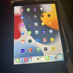 Like New iPad Pro 5 Gen 128gb WiFi Only!! Still Has Apple Care! $699 OBO! 