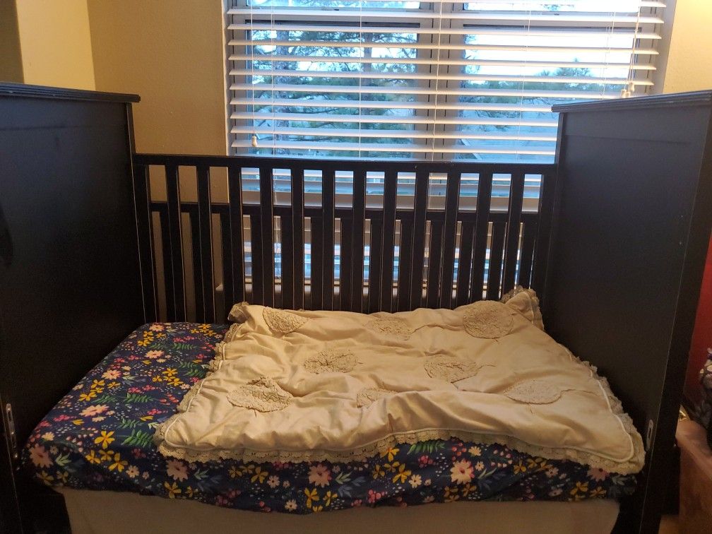 Crib/Toddler Bed 