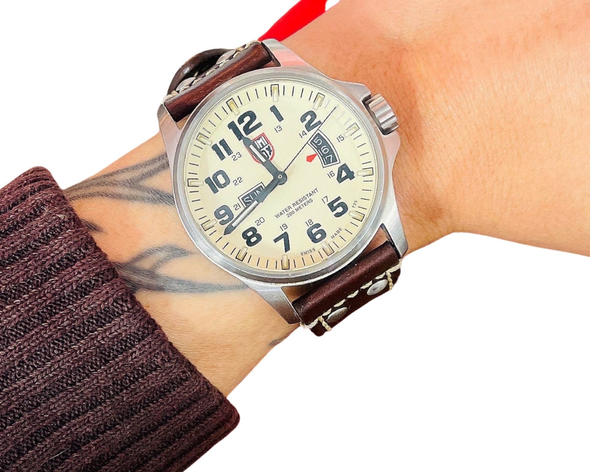 時計 LUMINOX FIELD DAY DATE SERIES 1820 Luminox Field Day Date 1820 Black Watch Review | aBlogtoWatch