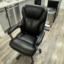 Comfortable Black Leather Office Chair 