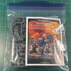 Warhammer 40k: Ultramarines- Marneus Calgar with Victrix Honour Guard